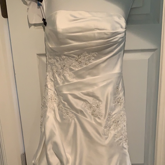 Wedding Dress - Picture 2 of 6